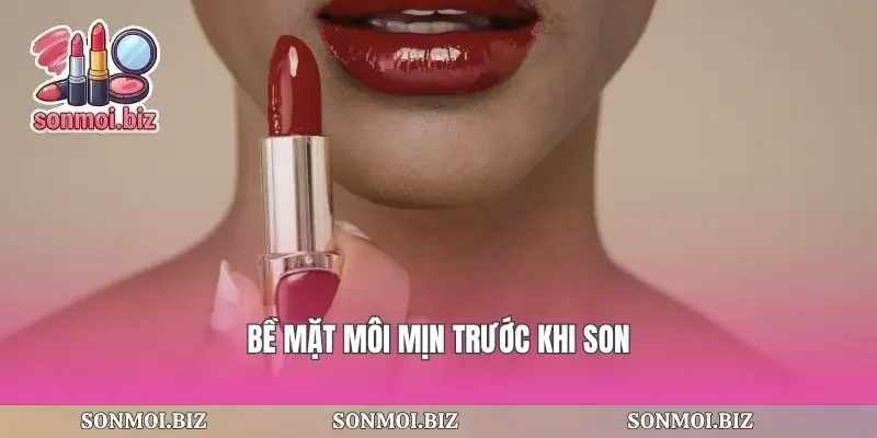 Bề mặt môi mịn trước khi son